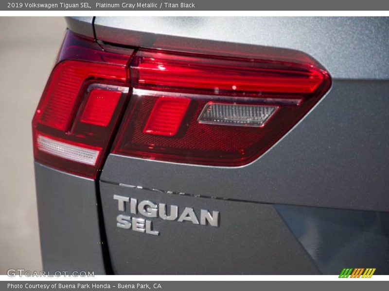 Platinum Gray Metallic / Titan Black 2019 Volkswagen Tiguan SEL