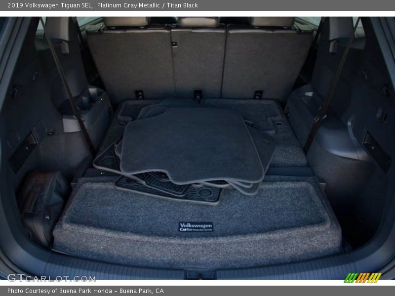 Platinum Gray Metallic / Titan Black 2019 Volkswagen Tiguan SEL