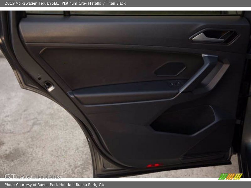 Platinum Gray Metallic / Titan Black 2019 Volkswagen Tiguan SEL