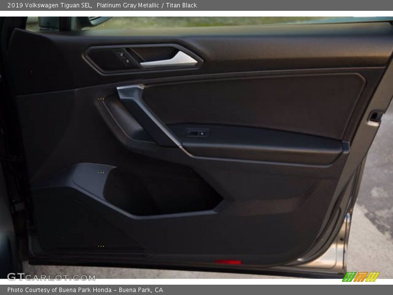 Platinum Gray Metallic / Titan Black 2019 Volkswagen Tiguan SEL