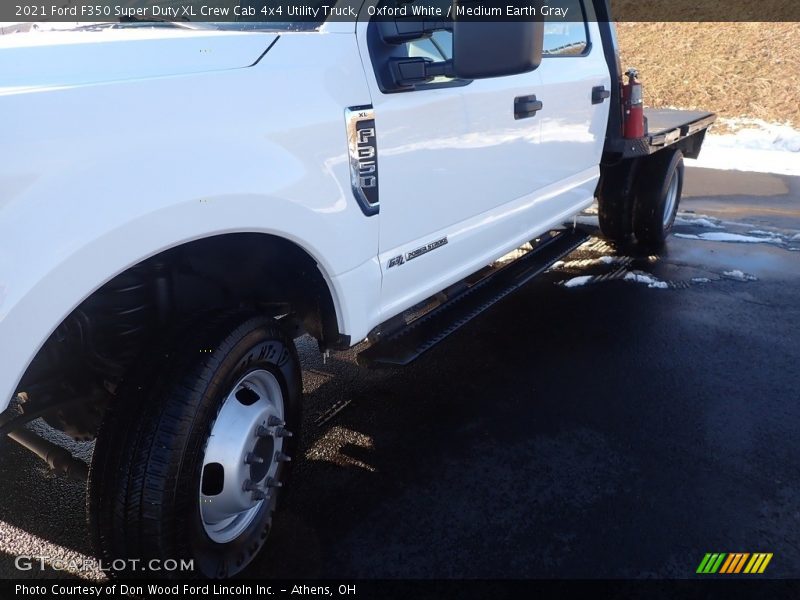 Oxford White / Medium Earth Gray 2021 Ford F350 Super Duty XL Crew Cab 4x4 Utility Truck
