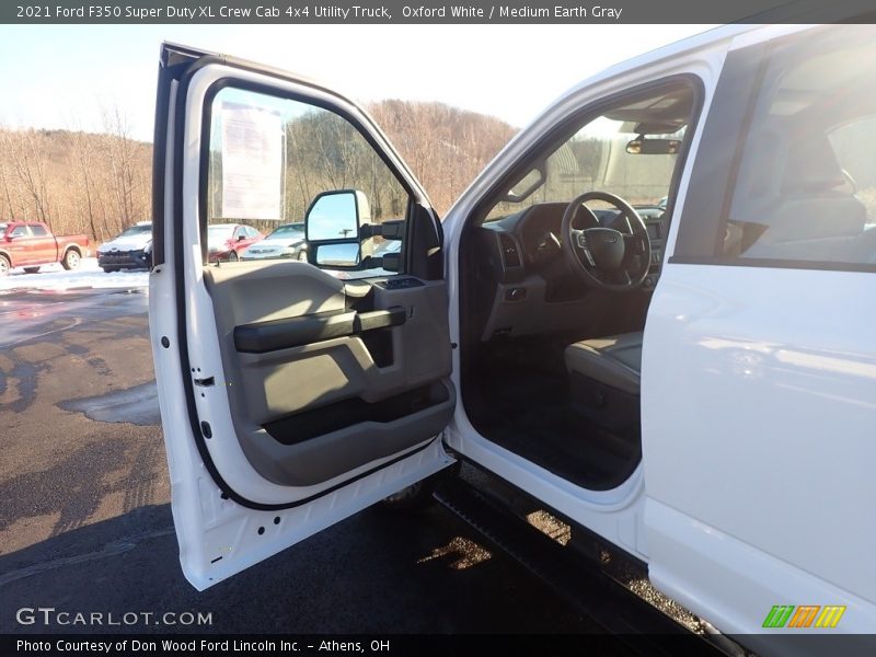 Oxford White / Medium Earth Gray 2021 Ford F350 Super Duty XL Crew Cab 4x4 Utility Truck