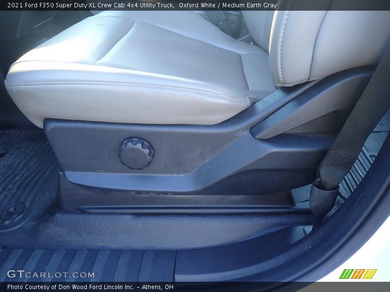 Oxford White / Medium Earth Gray 2021 Ford F350 Super Duty XL Crew Cab 4x4 Utility Truck