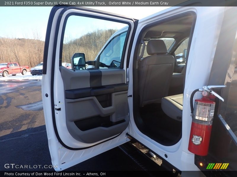 Oxford White / Medium Earth Gray 2021 Ford F350 Super Duty XL Crew Cab 4x4 Utility Truck
