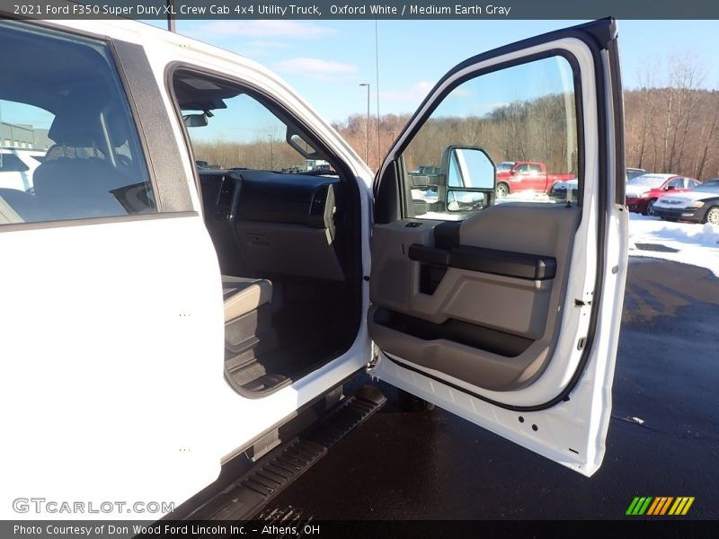 Oxford White / Medium Earth Gray 2021 Ford F350 Super Duty XL Crew Cab 4x4 Utility Truck