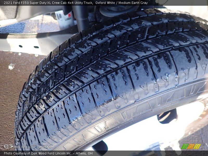 Oxford White / Medium Earth Gray 2021 Ford F350 Super Duty XL Crew Cab 4x4 Utility Truck