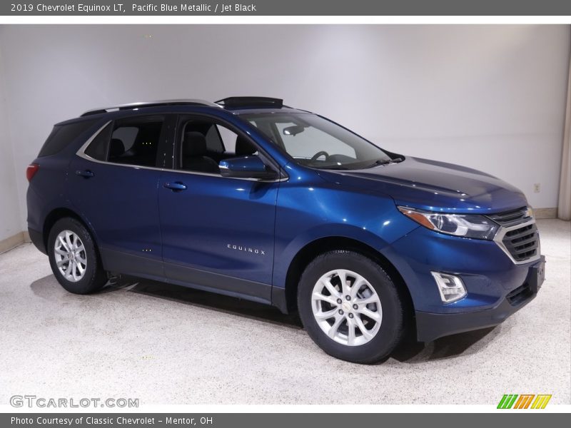 Front 3/4 View of 2019 Equinox LT