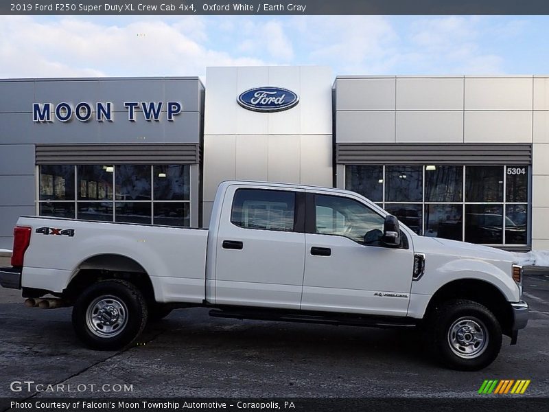 Oxford White / Earth Gray 2019 Ford F250 Super Duty XL Crew Cab 4x4
