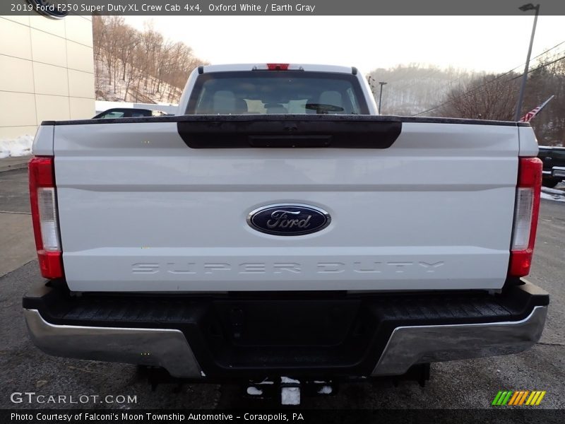 Oxford White / Earth Gray 2019 Ford F250 Super Duty XL Crew Cab 4x4