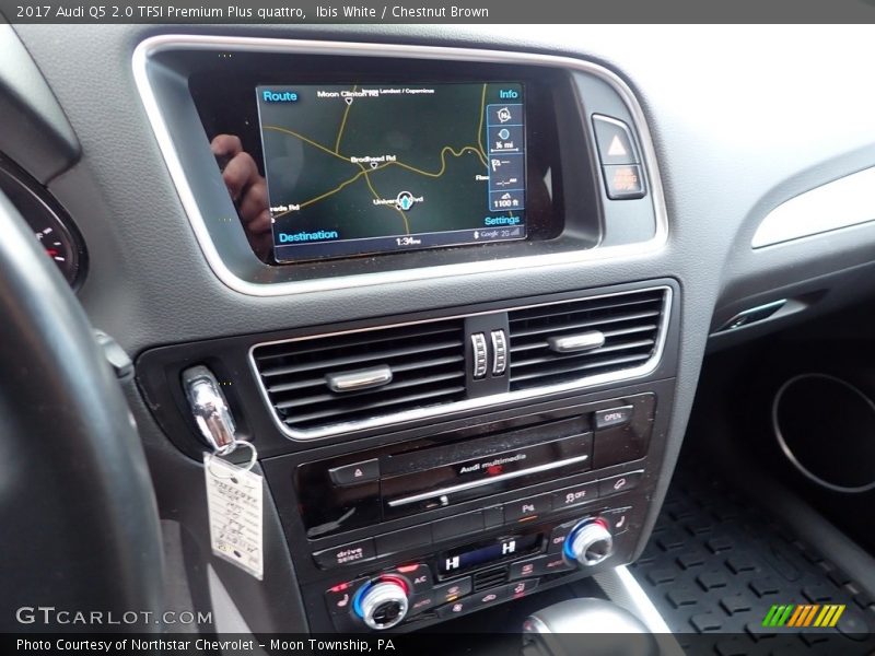 Controls of 2017 Q5 2.0 TFSI Premium Plus quattro