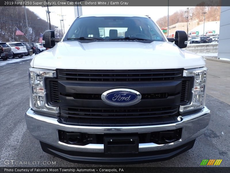 Oxford White / Earth Gray 2019 Ford F250 Super Duty XL Crew Cab 4x4