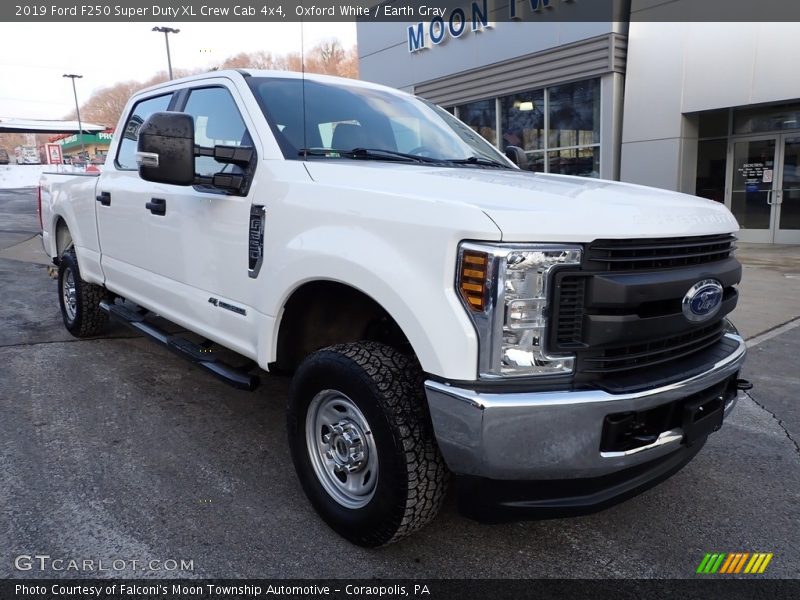 Oxford White / Earth Gray 2019 Ford F250 Super Duty XL Crew Cab 4x4