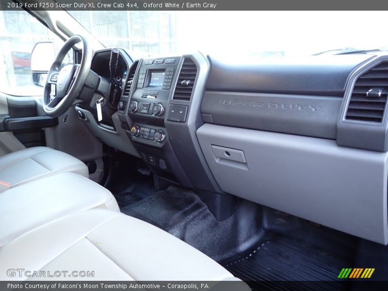 Oxford White / Earth Gray 2019 Ford F250 Super Duty XL Crew Cab 4x4