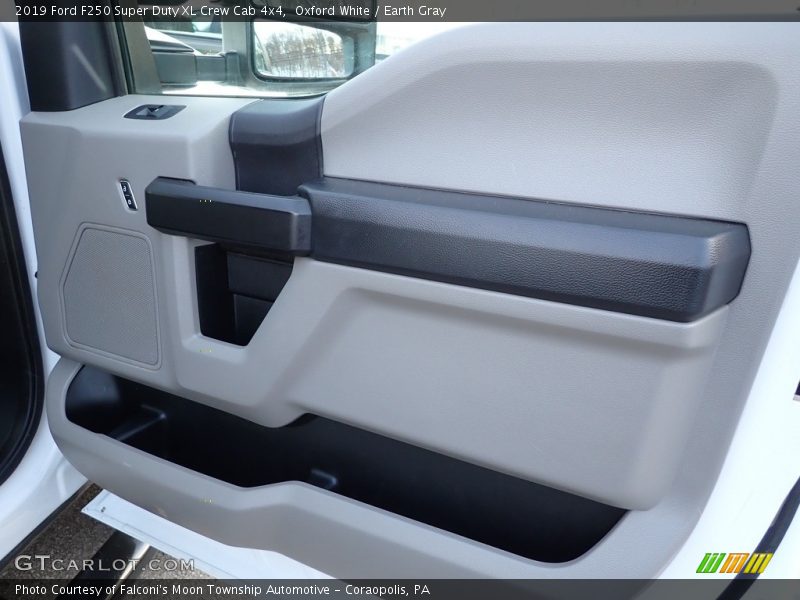 Oxford White / Earth Gray 2019 Ford F250 Super Duty XL Crew Cab 4x4