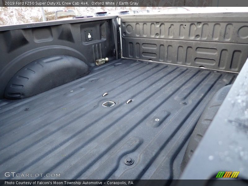 Oxford White / Earth Gray 2019 Ford F250 Super Duty XL Crew Cab 4x4