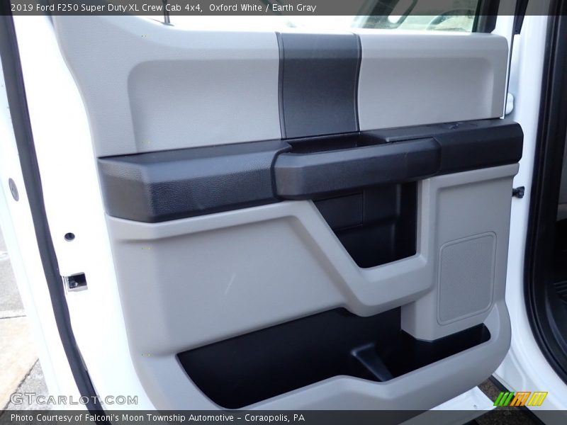 Oxford White / Earth Gray 2019 Ford F250 Super Duty XL Crew Cab 4x4
