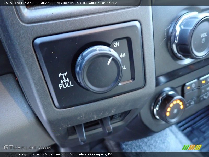 Oxford White / Earth Gray 2019 Ford F250 Super Duty XL Crew Cab 4x4