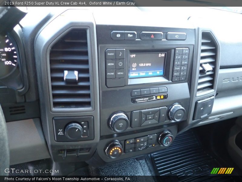 Oxford White / Earth Gray 2019 Ford F250 Super Duty XL Crew Cab 4x4