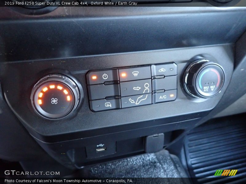 Oxford White / Earth Gray 2019 Ford F250 Super Duty XL Crew Cab 4x4