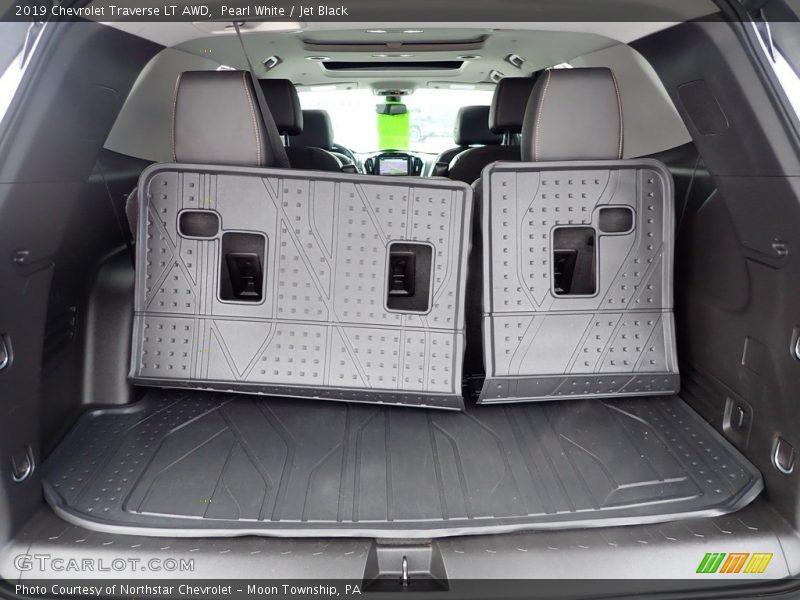 Pearl White / Jet Black 2019 Chevrolet Traverse LT AWD
