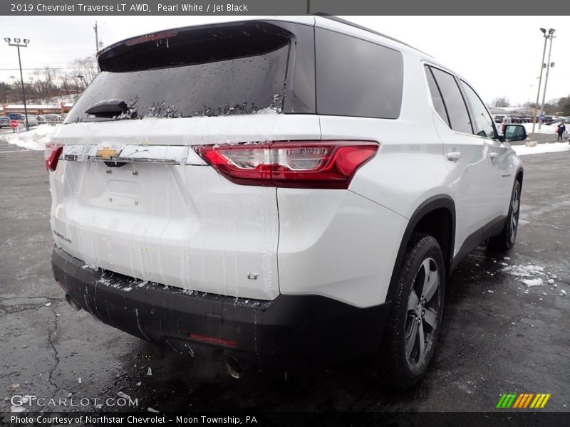 Pearl White / Jet Black 2019 Chevrolet Traverse LT AWD