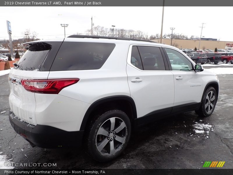 Pearl White / Jet Black 2019 Chevrolet Traverse LT AWD