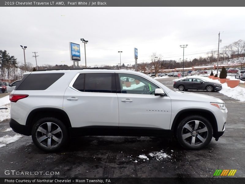 Pearl White / Jet Black 2019 Chevrolet Traverse LT AWD