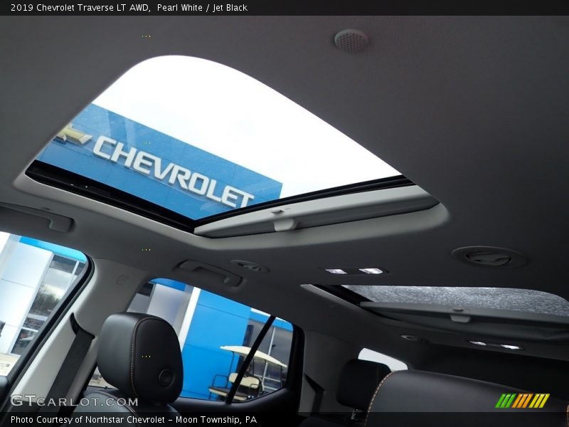 Pearl White / Jet Black 2019 Chevrolet Traverse LT AWD