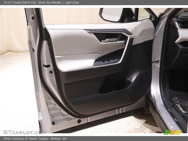 Silver Sky Metallic / Light Gray 2019 Toyota RAV4 XLE