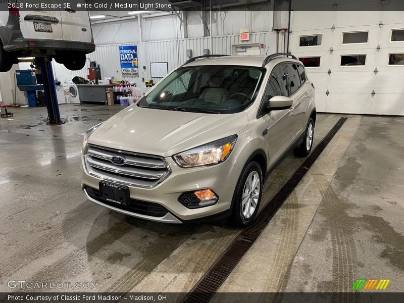 White Gold / Medium Light Stone 2018 Ford Escape SE