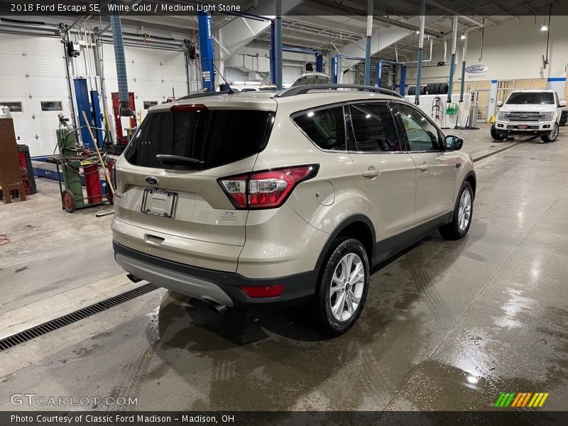 White Gold / Medium Light Stone 2018 Ford Escape SE