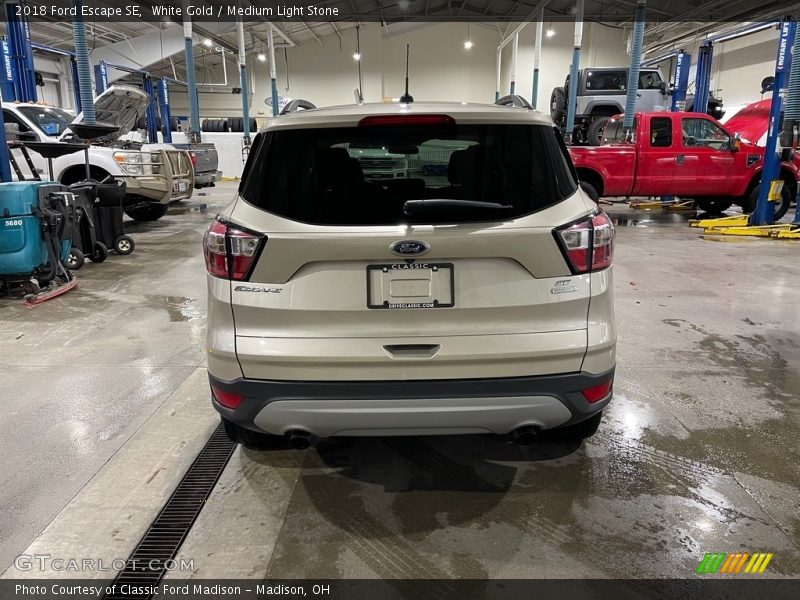 White Gold / Medium Light Stone 2018 Ford Escape SE