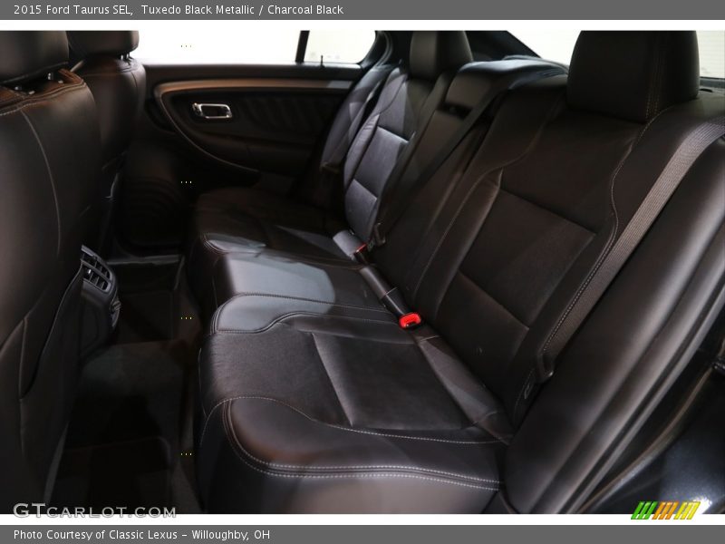 Tuxedo Black Metallic / Charcoal Black 2015 Ford Taurus SEL