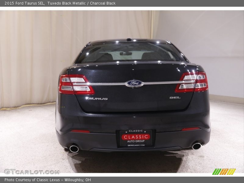 Tuxedo Black Metallic / Charcoal Black 2015 Ford Taurus SEL