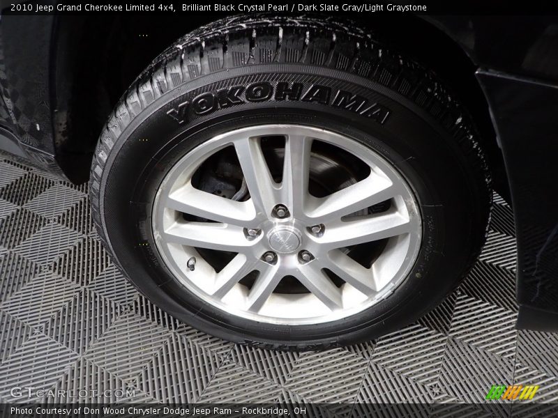 Brilliant Black Crystal Pearl / Dark Slate Gray/Light Graystone 2010 Jeep Grand Cherokee Limited 4x4