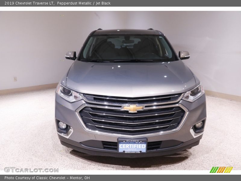 Pepperdust Metallic / Jet Black 2019 Chevrolet Traverse LT