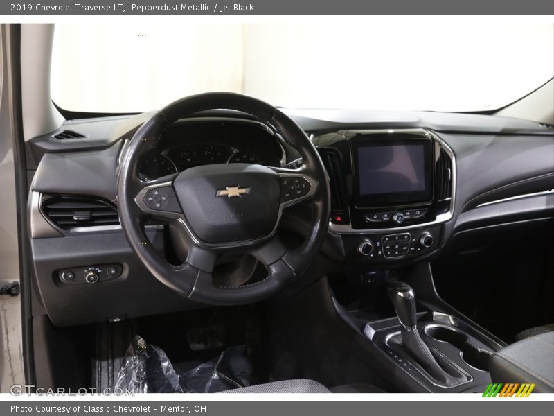 Pepperdust Metallic / Jet Black 2019 Chevrolet Traverse LT
