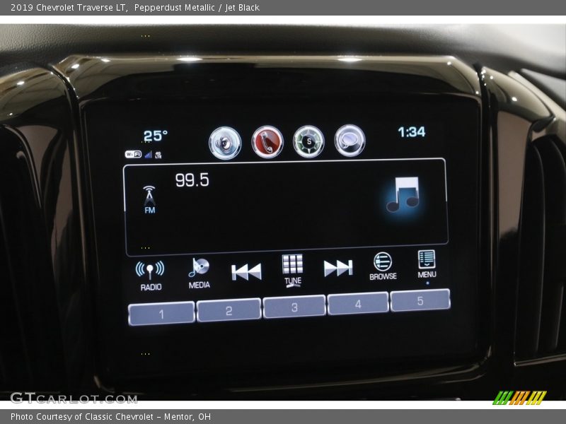 Pepperdust Metallic / Jet Black 2019 Chevrolet Traverse LT