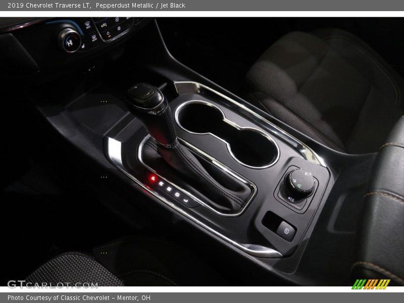 Pepperdust Metallic / Jet Black 2019 Chevrolet Traverse LT
