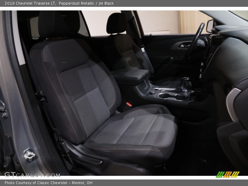 Pepperdust Metallic / Jet Black 2019 Chevrolet Traverse LT