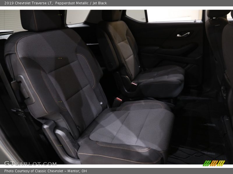 Pepperdust Metallic / Jet Black 2019 Chevrolet Traverse LT