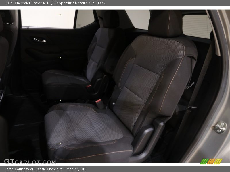 Pepperdust Metallic / Jet Black 2019 Chevrolet Traverse LT