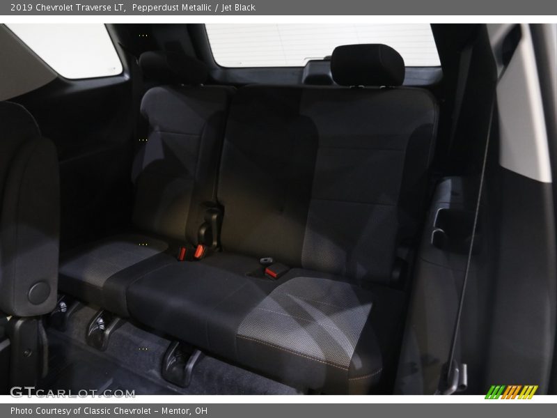 Pepperdust Metallic / Jet Black 2019 Chevrolet Traverse LT