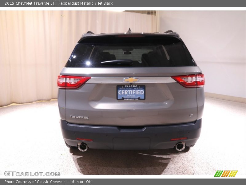 Pepperdust Metallic / Jet Black 2019 Chevrolet Traverse LT