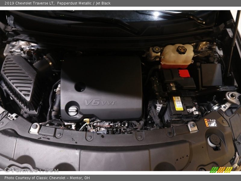 Pepperdust Metallic / Jet Black 2019 Chevrolet Traverse LT