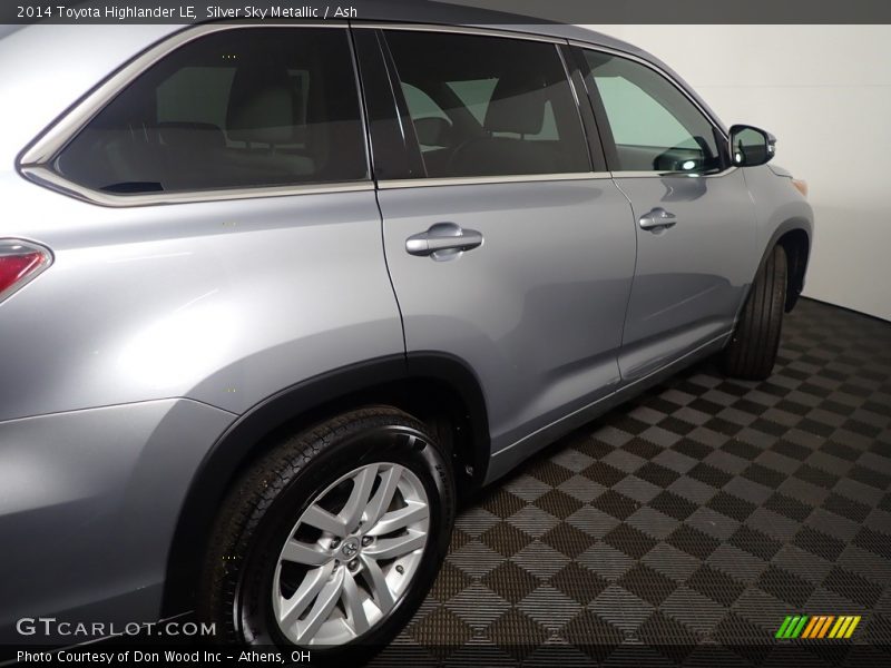 Silver Sky Metallic / Ash 2014 Toyota Highlander LE