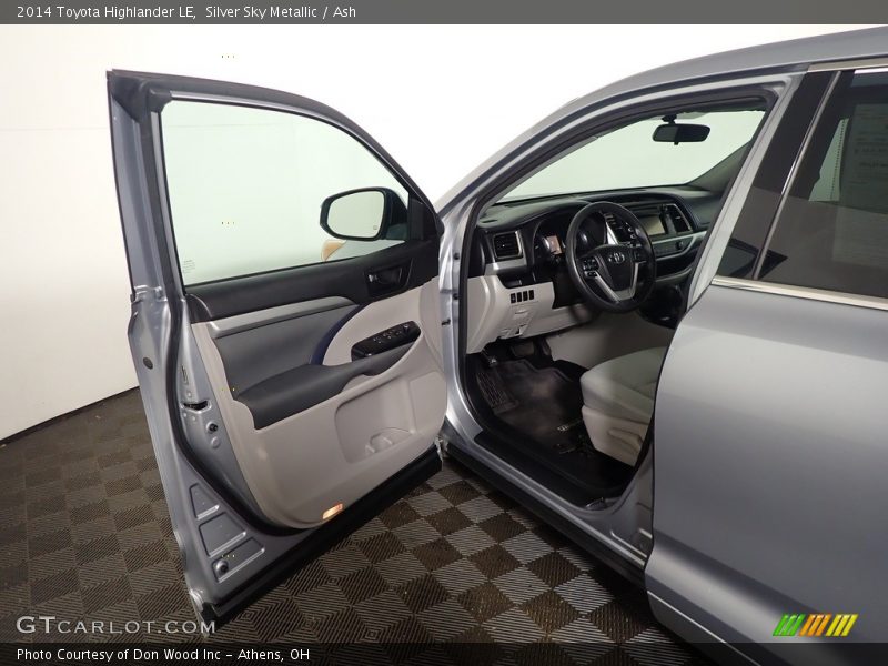 Silver Sky Metallic / Ash 2014 Toyota Highlander LE