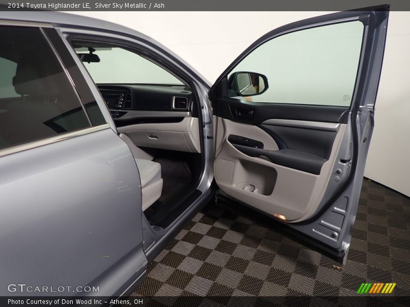 Silver Sky Metallic / Ash 2014 Toyota Highlander LE
