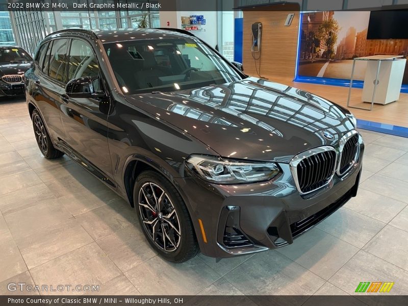 Front 3/4 View of 2022 X3 M40i