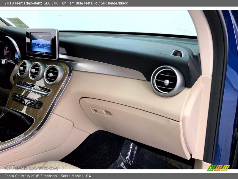Brilliant Blue Metallic / Silk Beige/Black 2018 Mercedes-Benz GLC 300